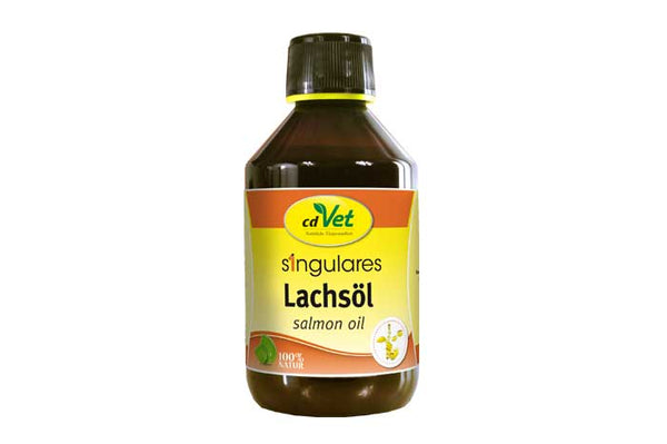 eine große Flasche Lachsöl zum Barfen